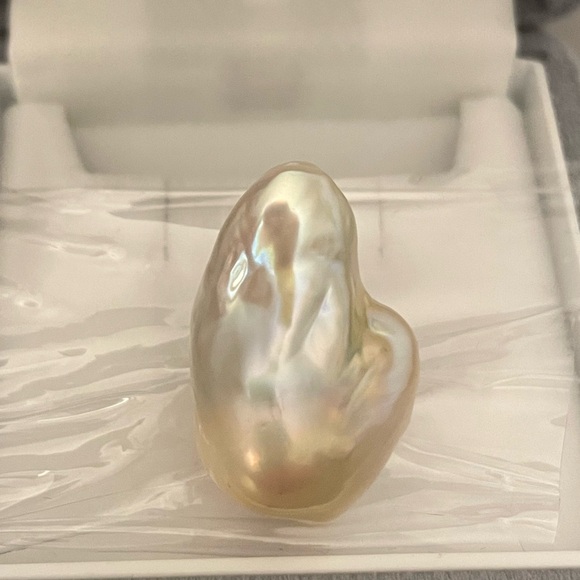 Natural Baroque Pearl - Picture 2 of 4